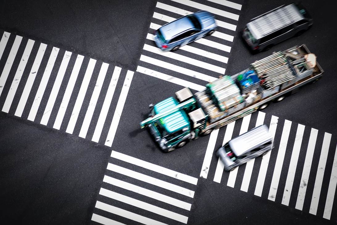 A top view of a truck on a crosswalk

AI-generated content may be incorrect.